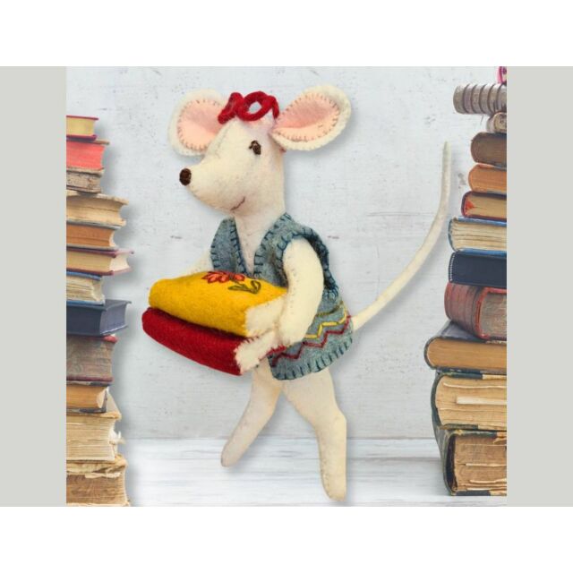 Little Mouse, the Librarian Embroidery Kit
